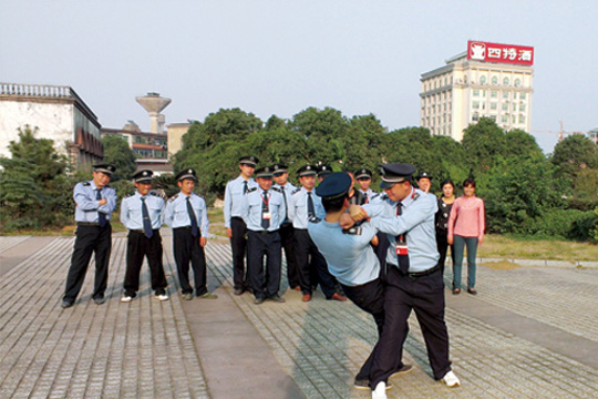 四特酒公司保安大比武  實戰(zhàn)訓練擒拿術
