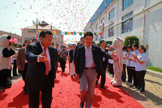 同發展，共超越，向更具成長力與戰斗力的行業領軍企業邁進